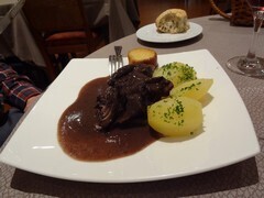 ディジョン料理・鶏肉の赤ワイン煮.jpg