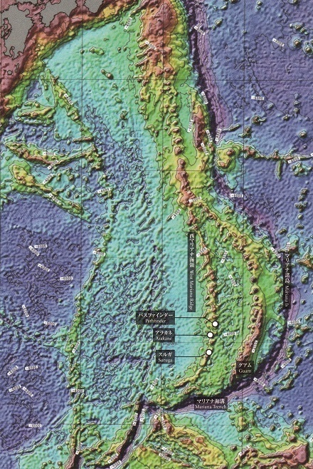 フィリピン海プレートの海底地形.jpg